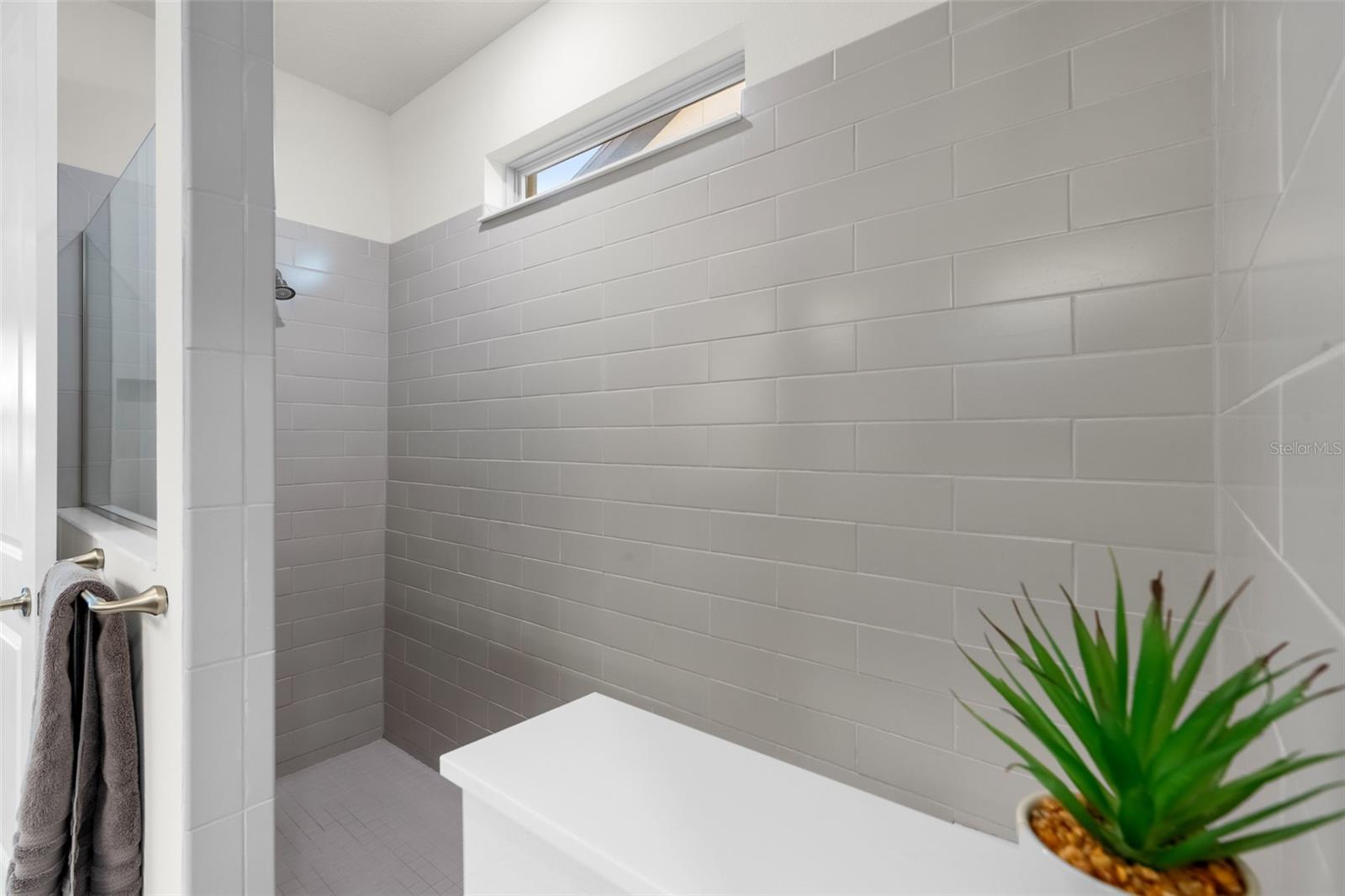 Image 20 of 43 For 2825 Murray Pass