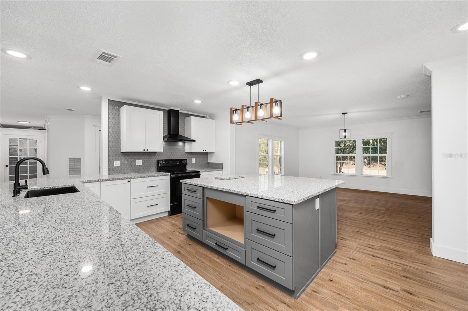 Image 11 of 55 For 13076 154th Street