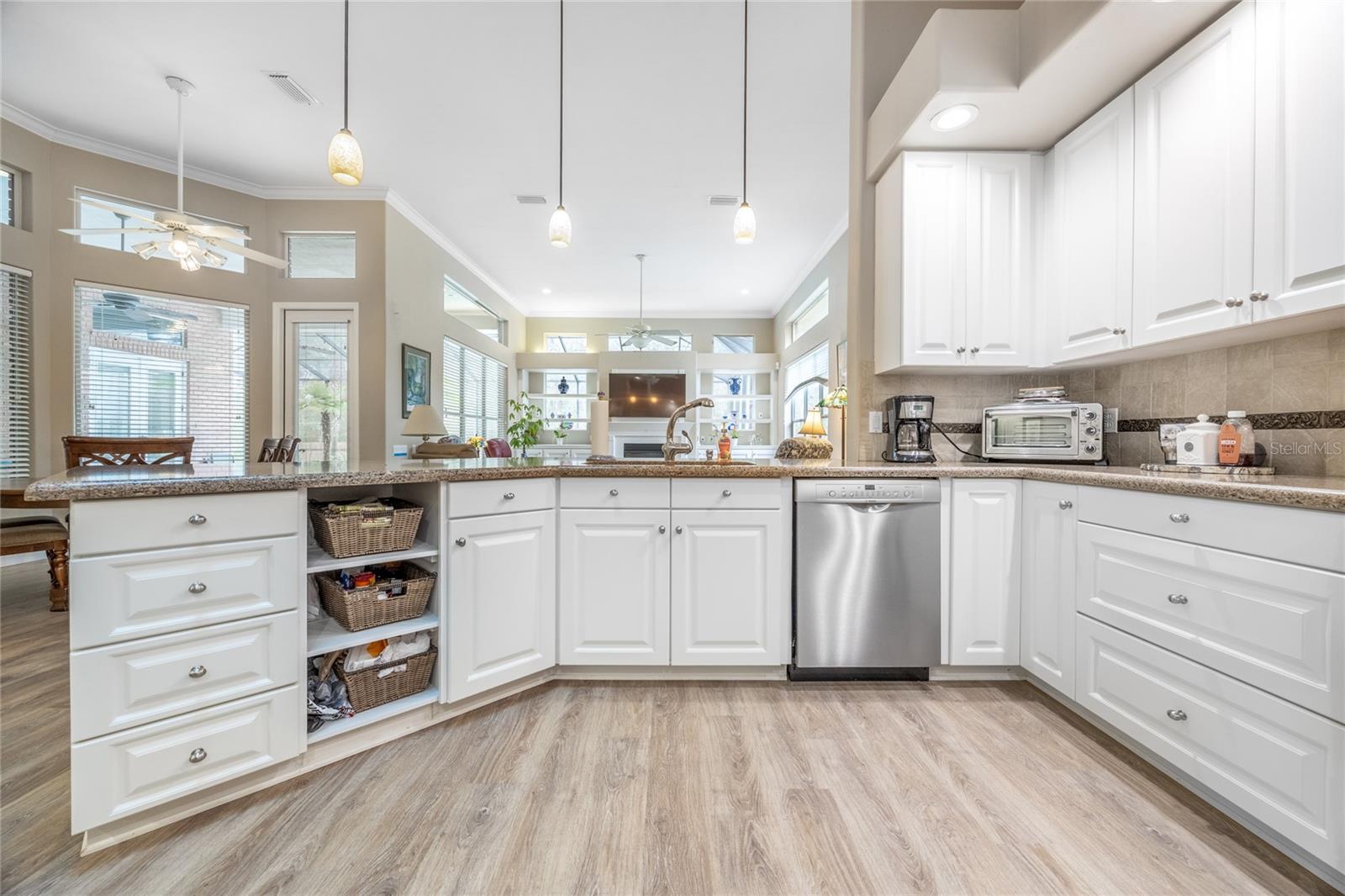 Image 14 of 52 For 5922 72nd Street