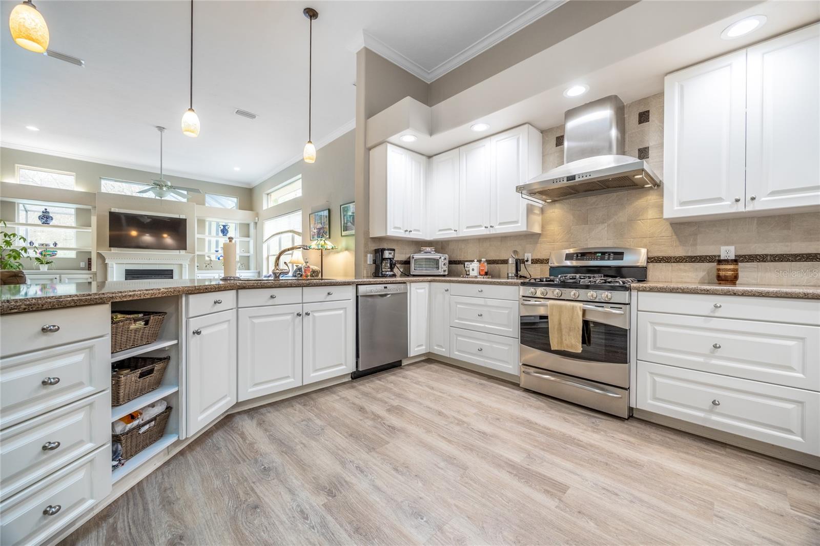 Image 22 of 52 For 5922 72nd Street