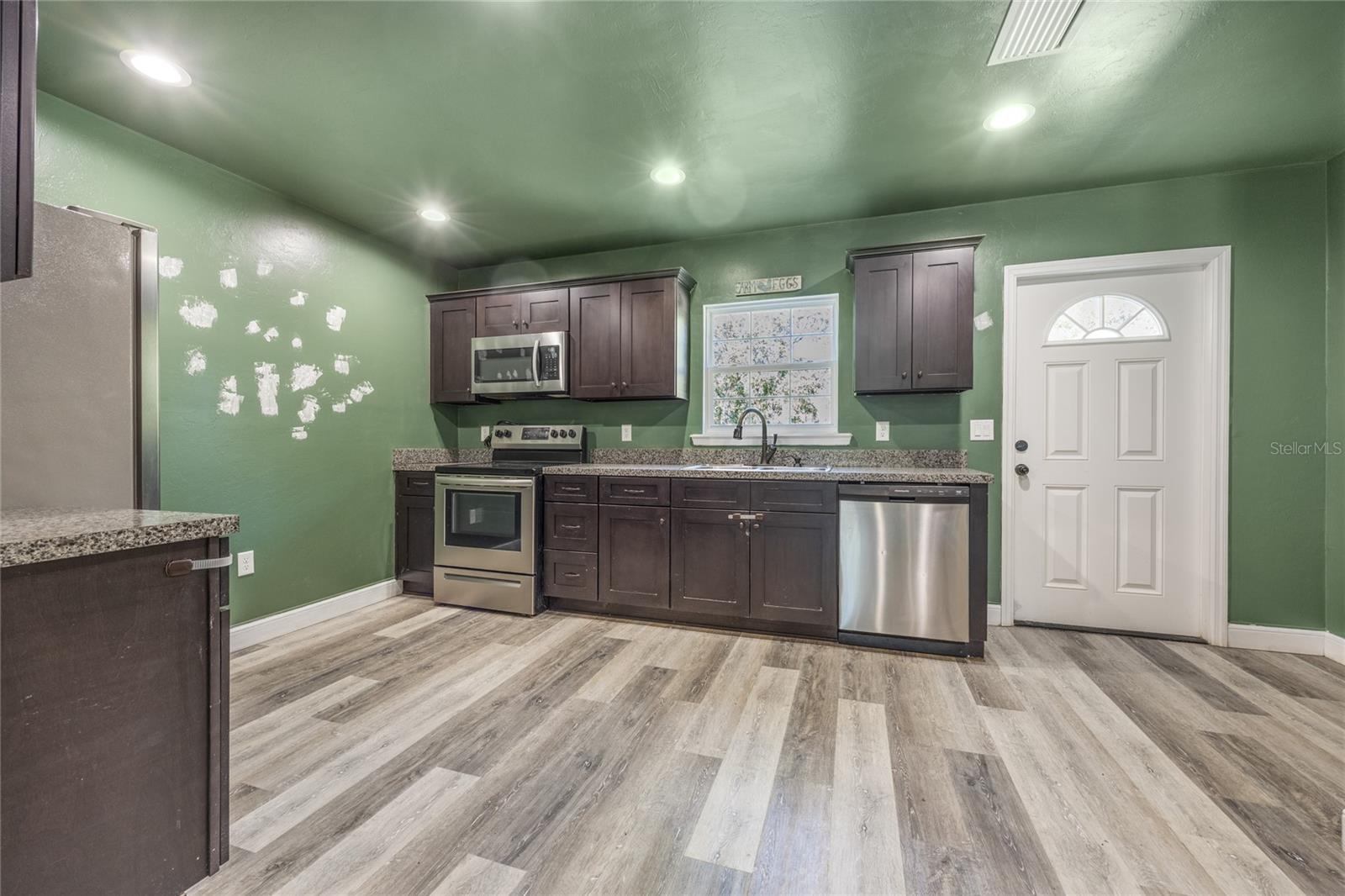 Image 15 of 38 For 10711 98th Lane