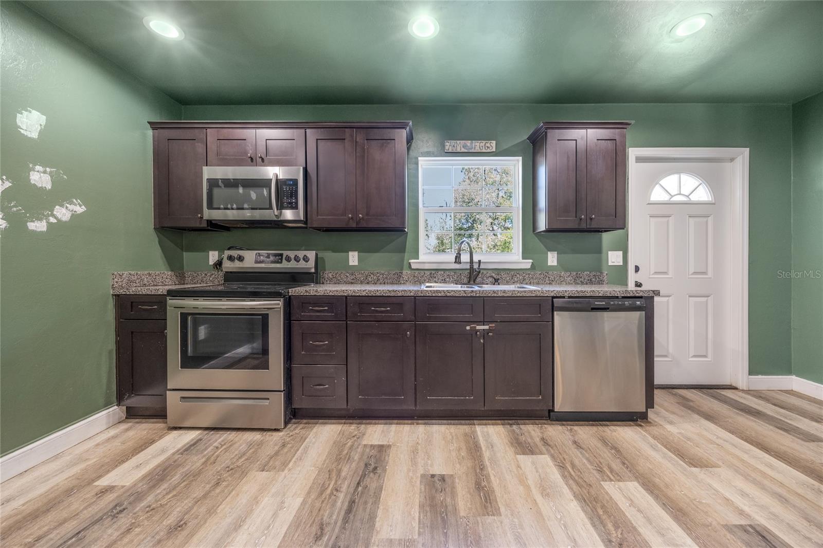 Image 16 of 38 For 10711 98th Lane