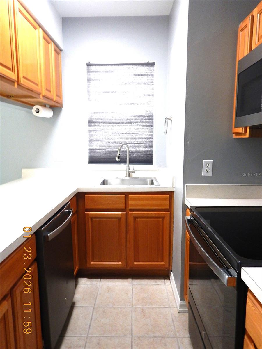 Image 4 of 15 For 1220 1st Avenue 305