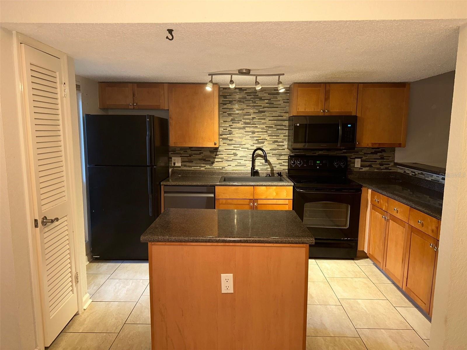 Image 3 of 17 For 1810 23rd Boulevard 109