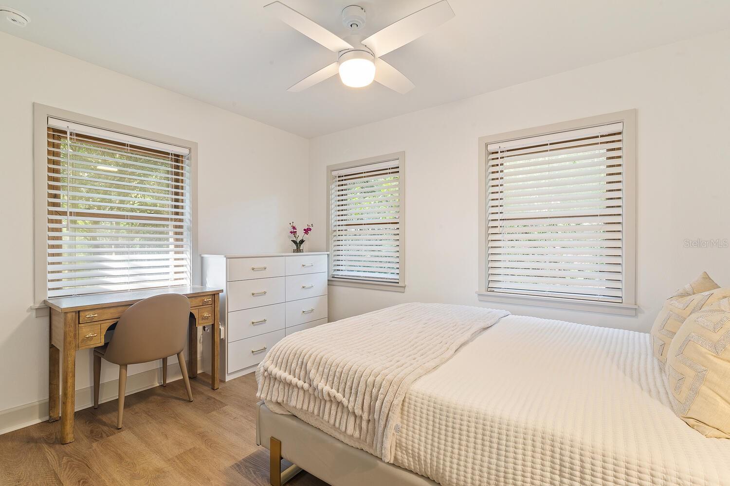 Image 26 of 37 For 304 24th Street