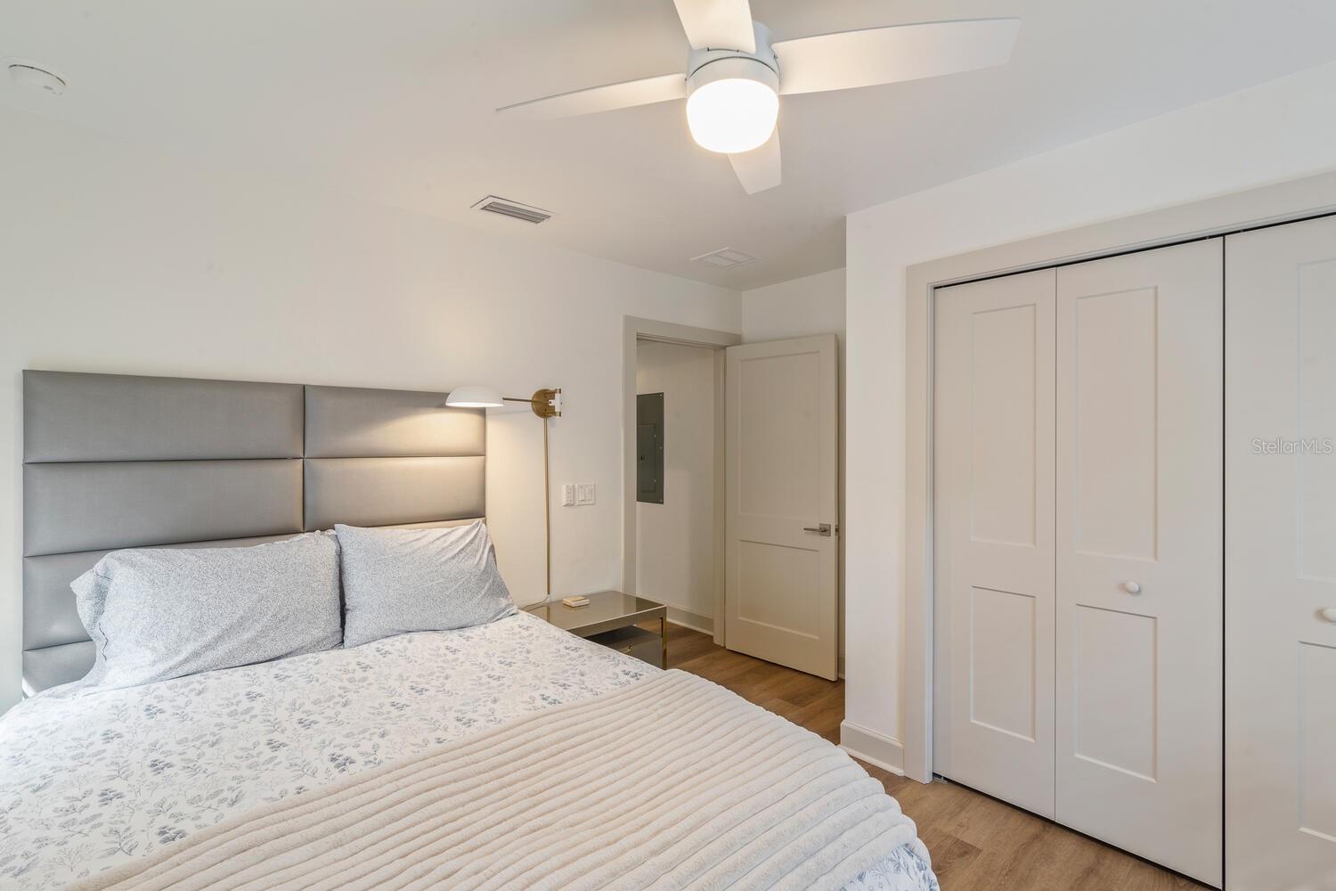 Image 32 of 37 For 304 24th Street