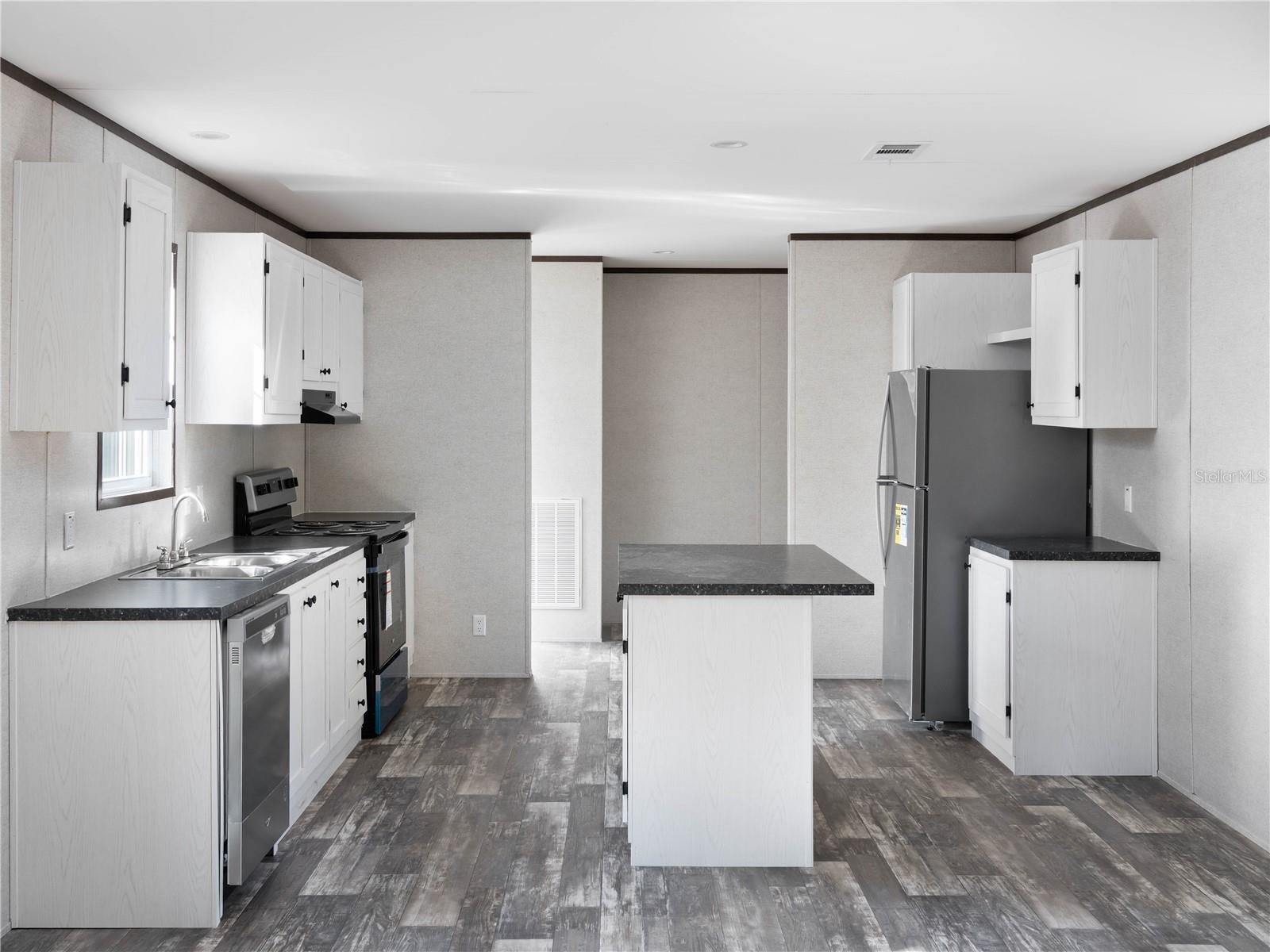 Image 11 of 27 For 11311 84th Court