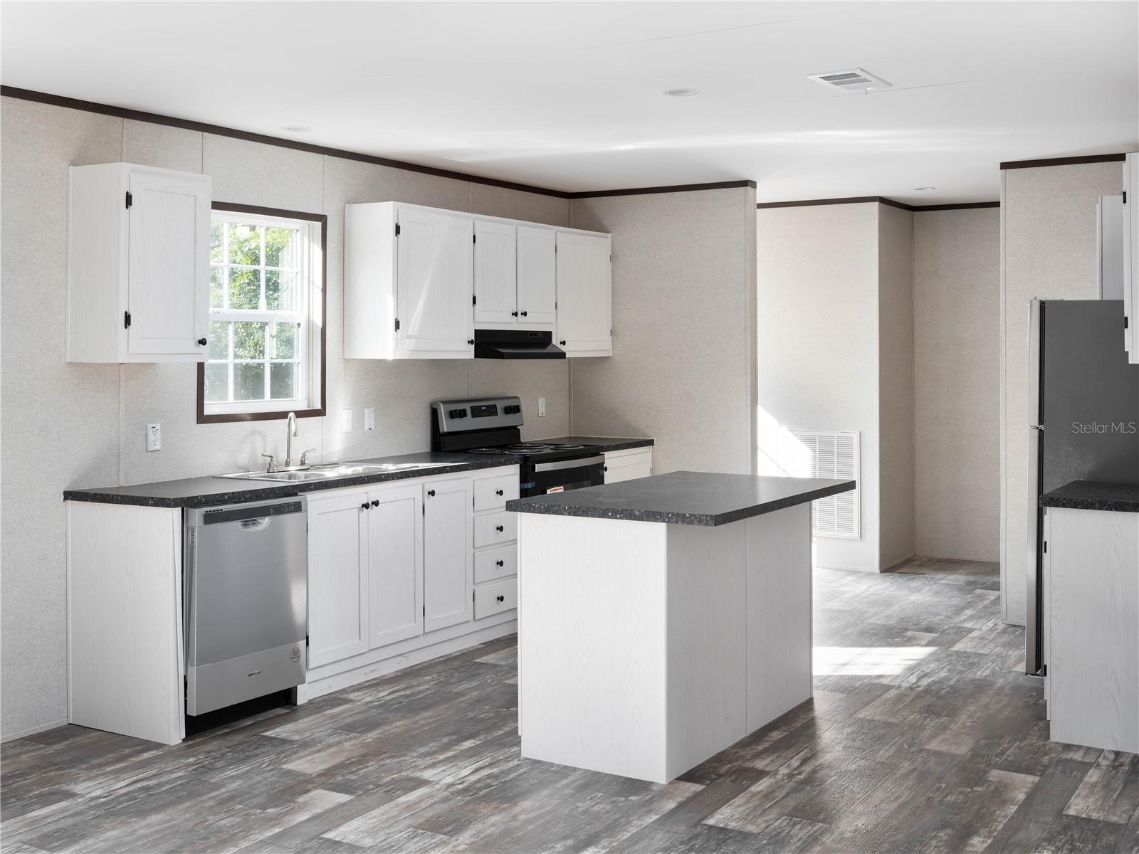 Image 12 of 27 For 11311 84th Court