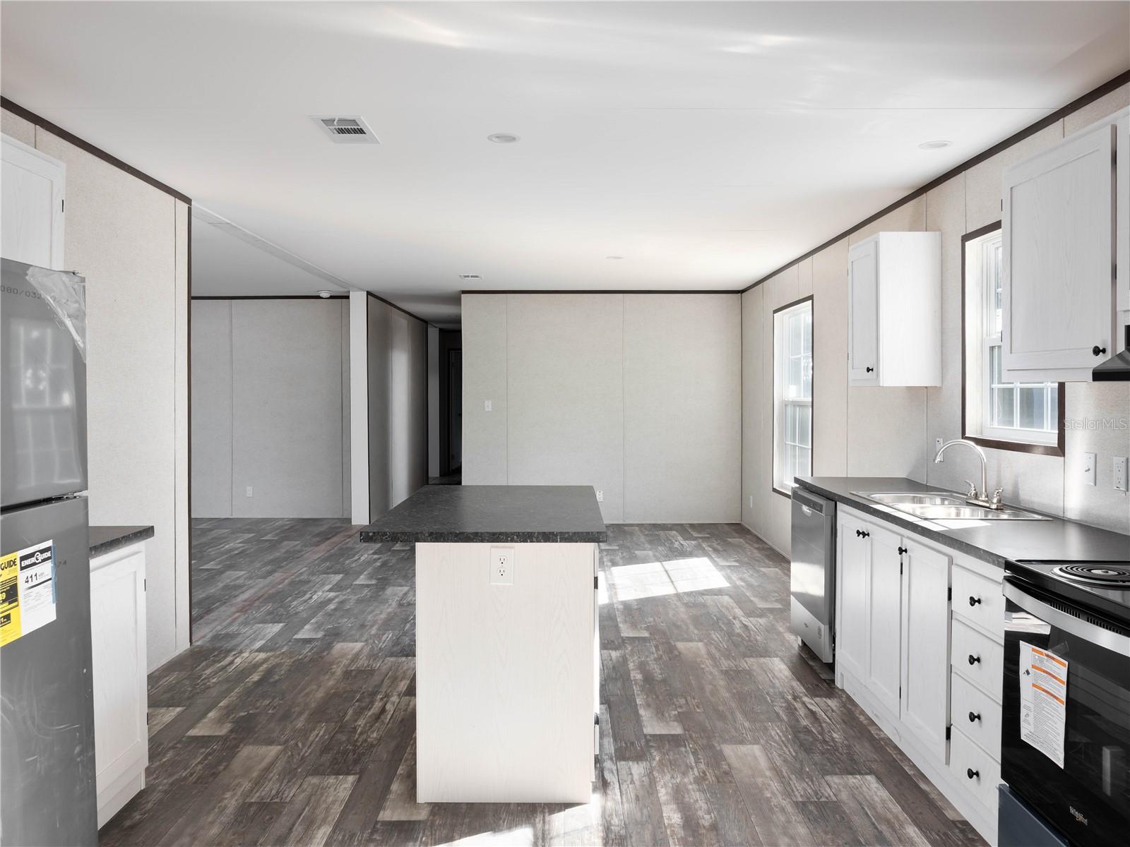 Image 14 of 27 For 11311 84th Court