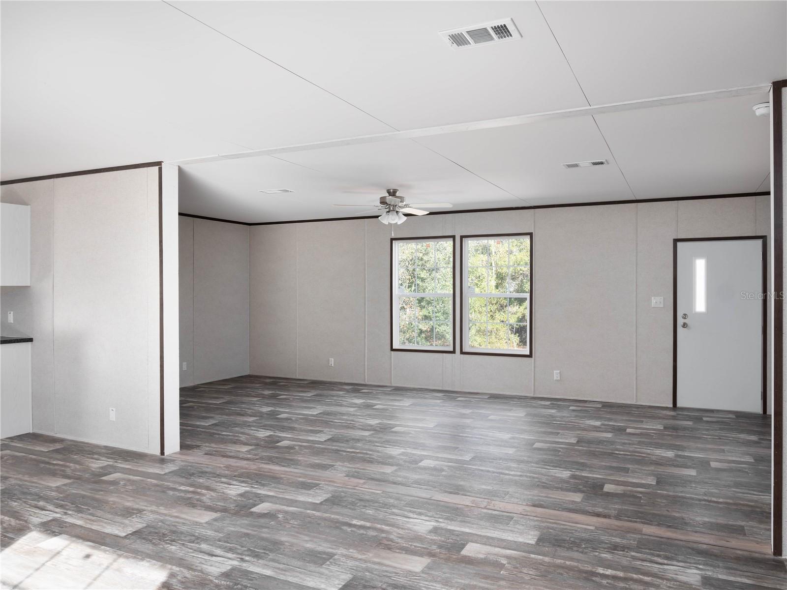 Image 16 of 27 For 11311 84th Court