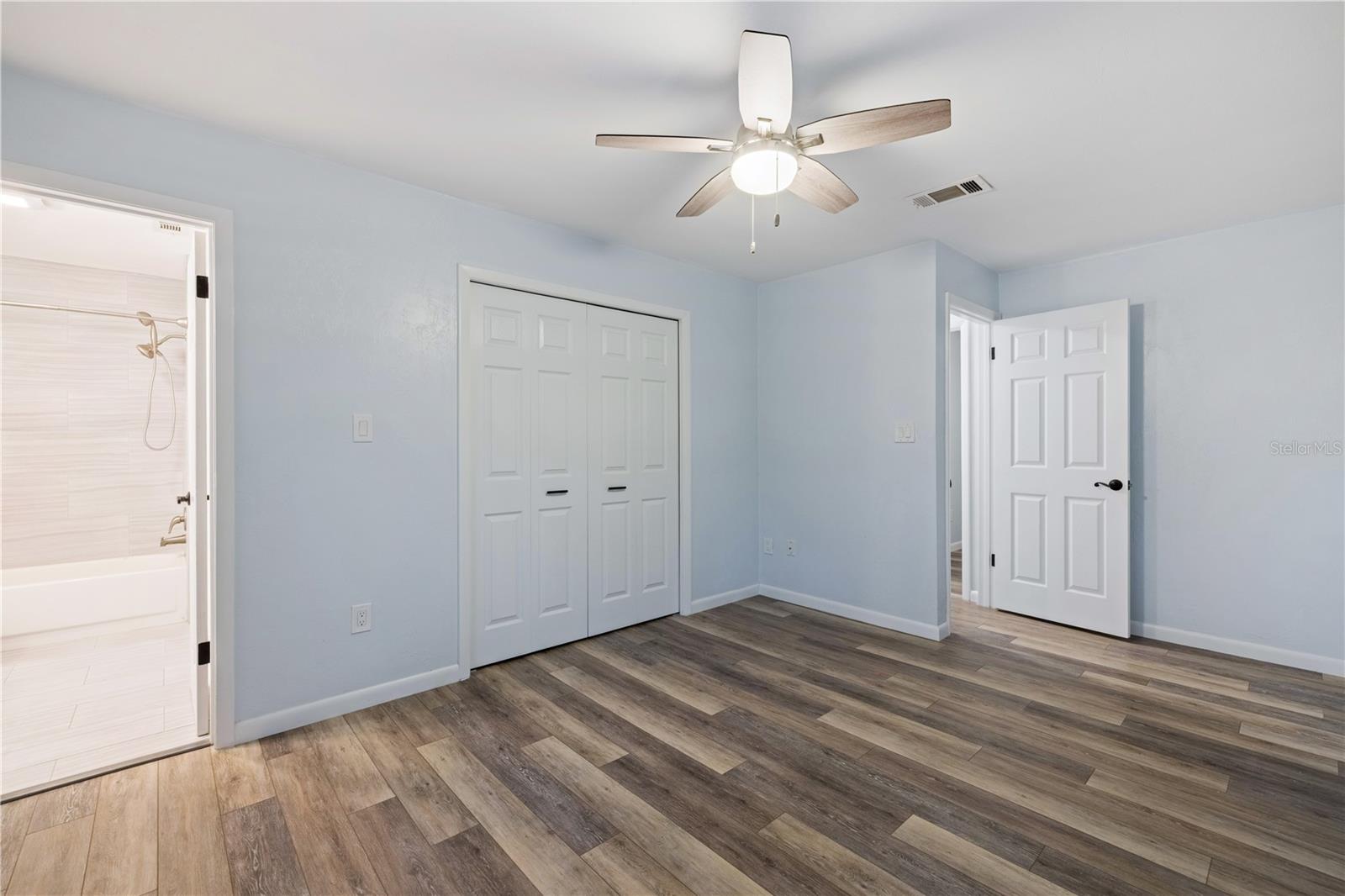 Image 21 of 36 For 2720 104th Court C