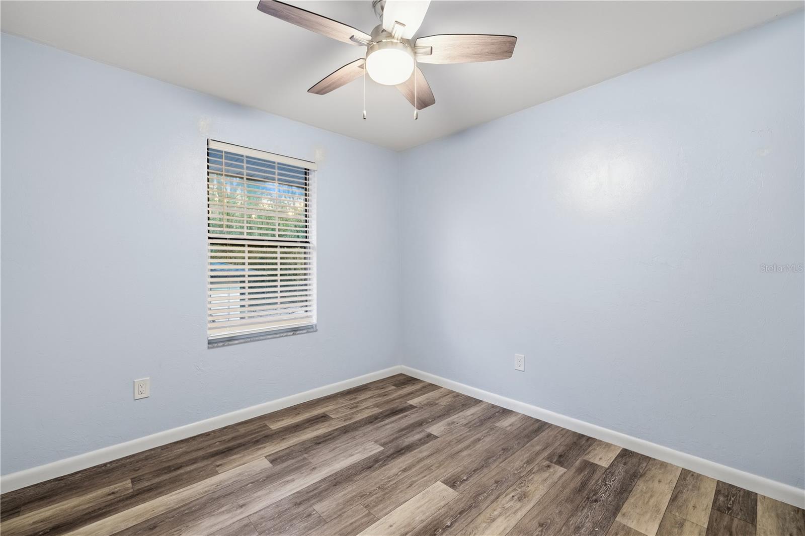 Image 24 of 36 For 2720 104th Court C