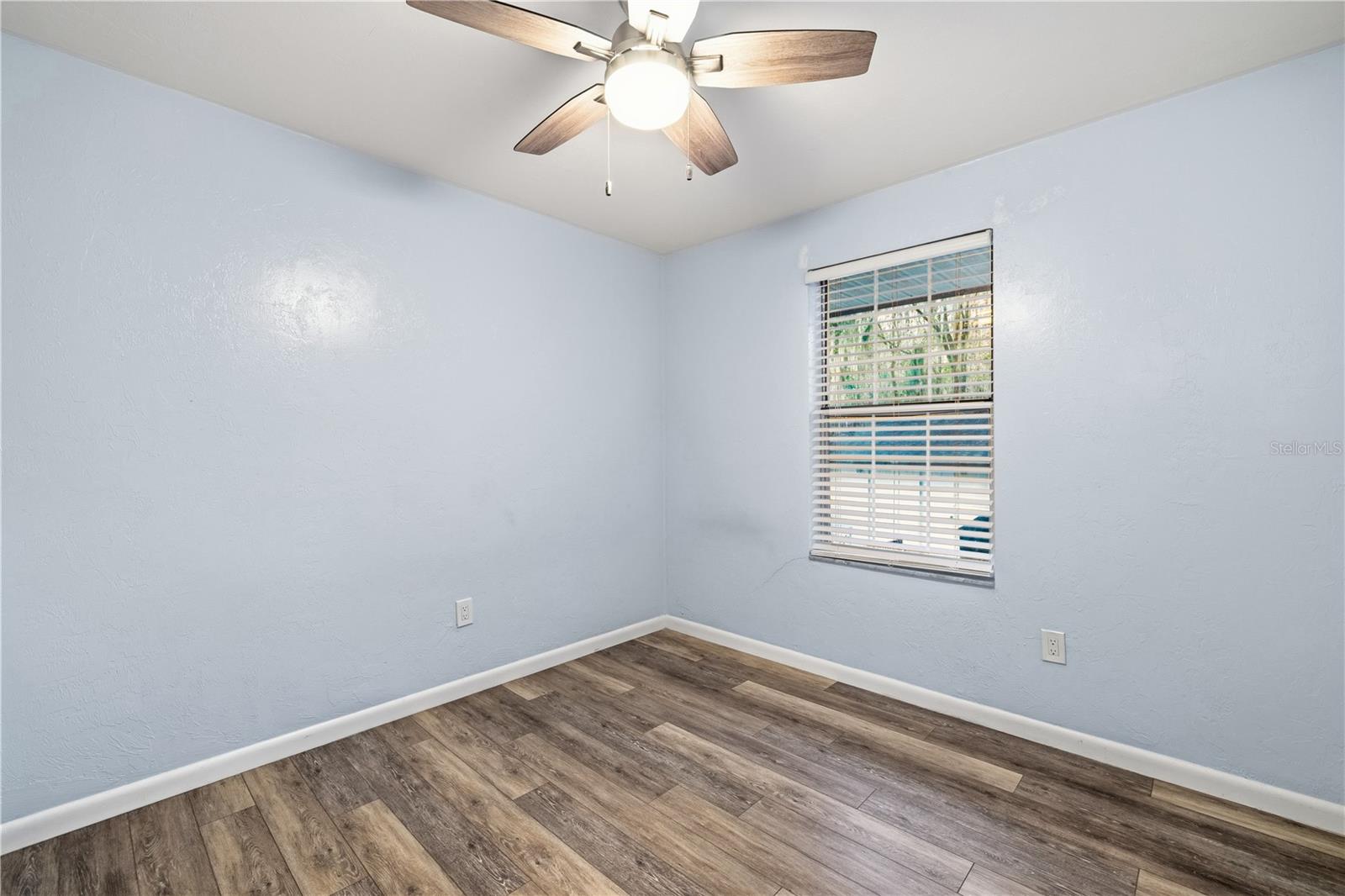 Image 28 of 36 For 2720 104th Court C