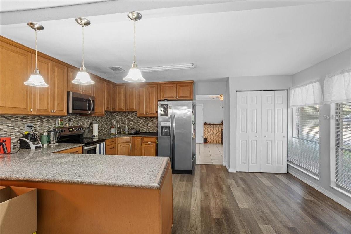 Image 3 of 20 For 425 79th Drive