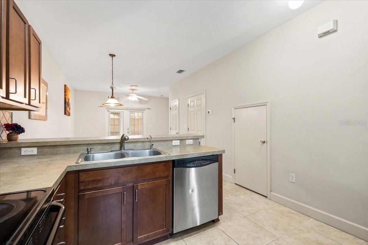 Image 12 of 31 For 2945 35th Place 137