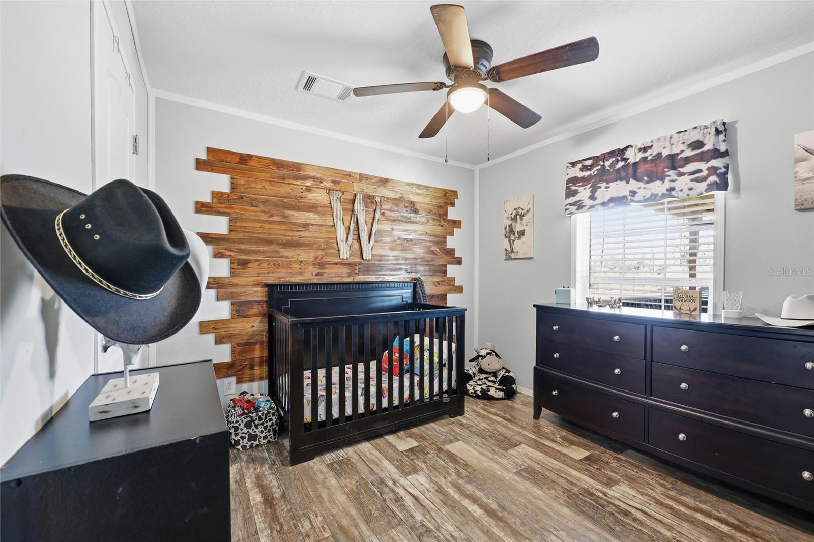 Listing photo id 8 for 3470 71st Avenue