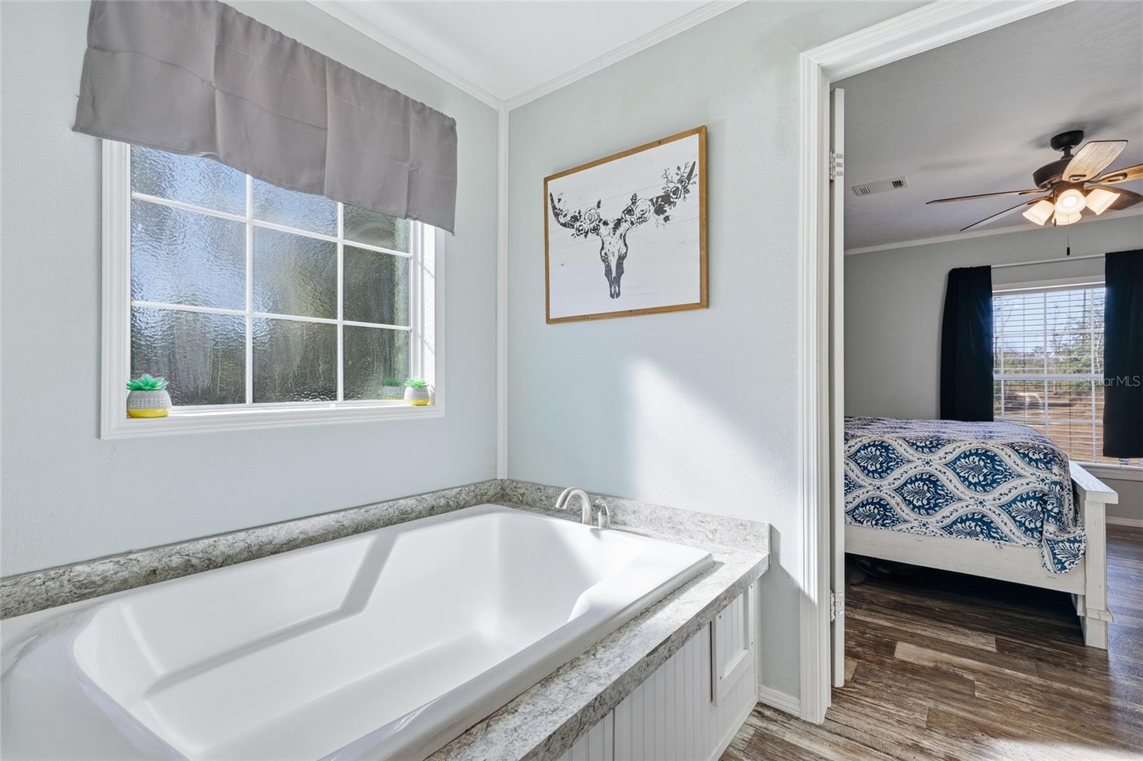 Listing photo id 14 for 3470 71st Avenue