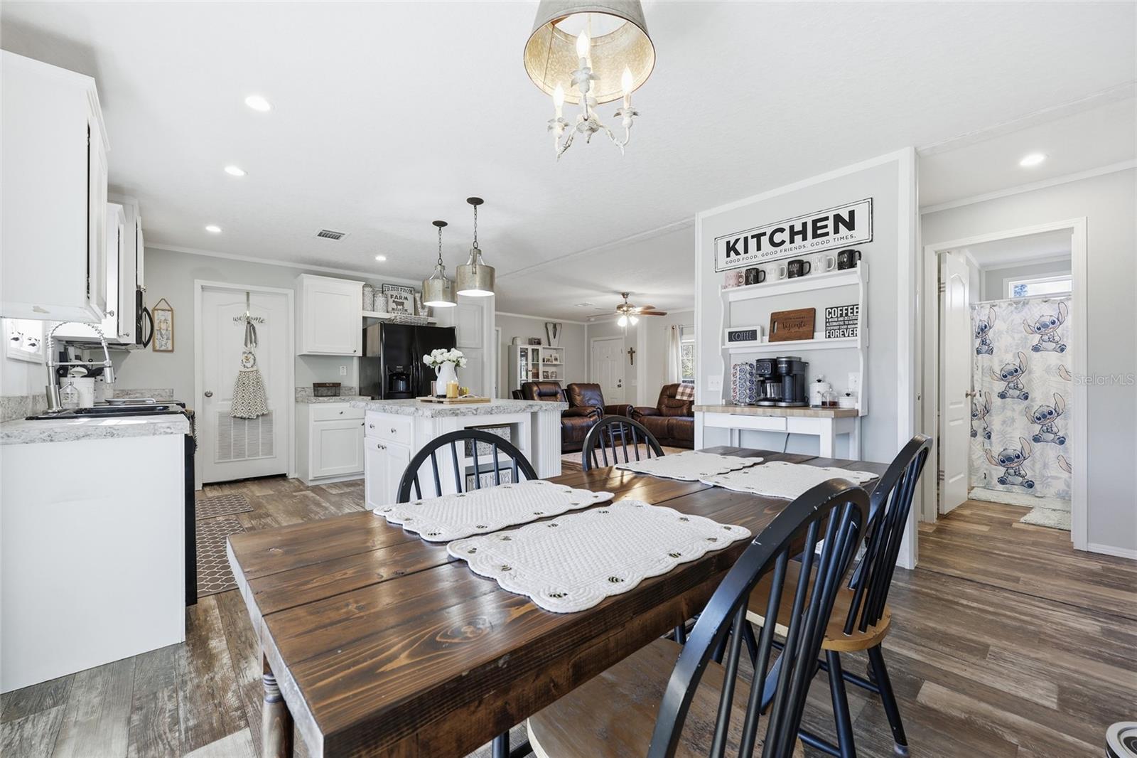 Listing photo id 16 for 3470 71st Avenue