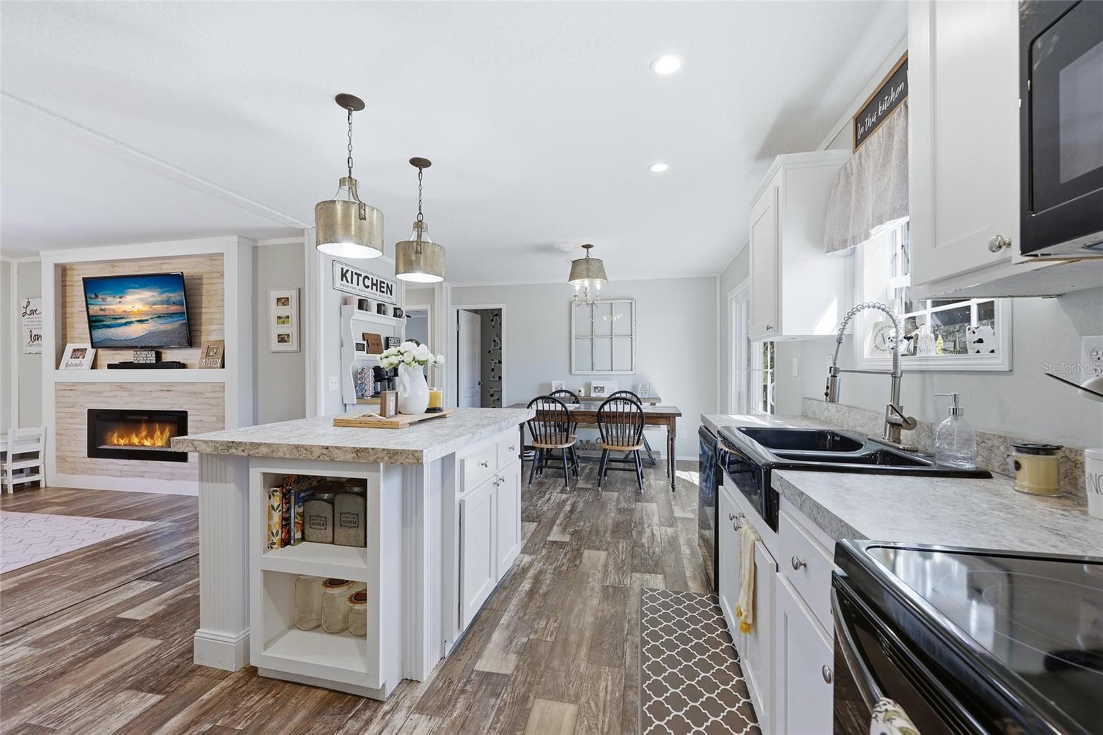 Listing photo id 20 for 3470 71st Avenue