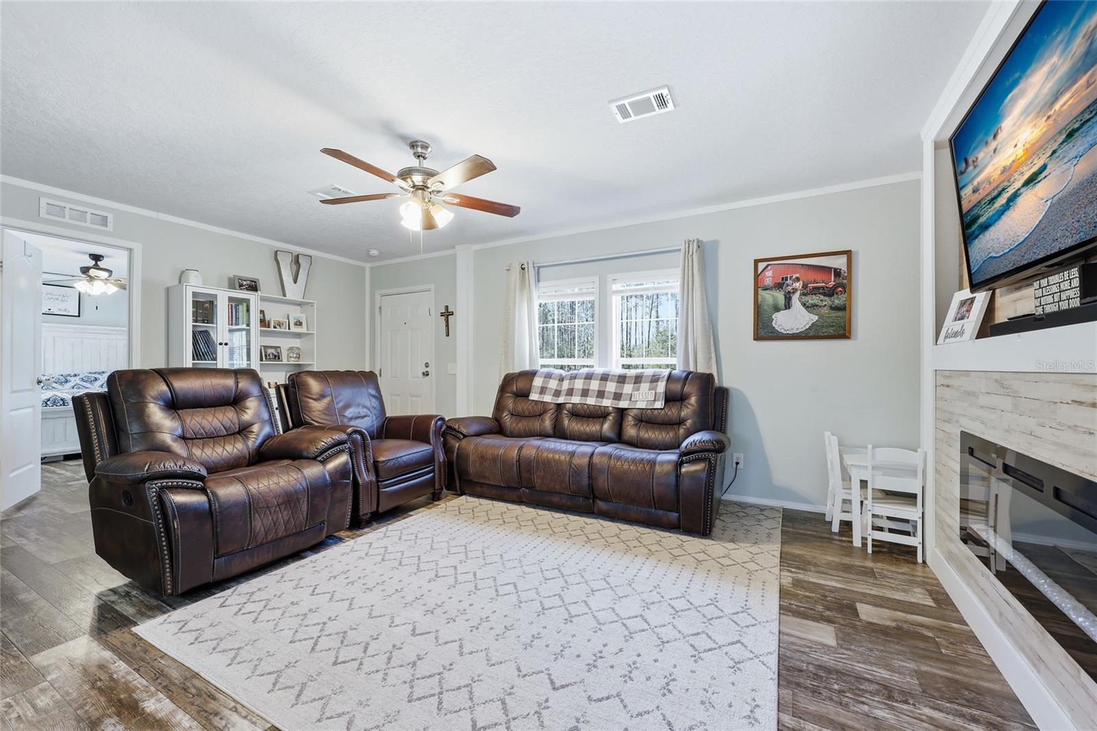 Listing photo id 22 for 3470 71st Avenue