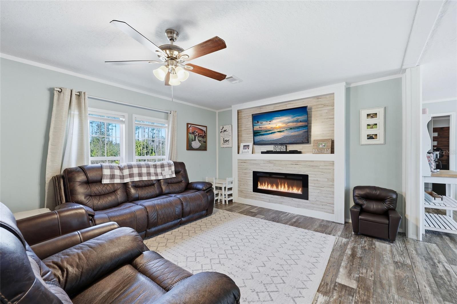 Listing photo id 23 for 3470 71st Avenue