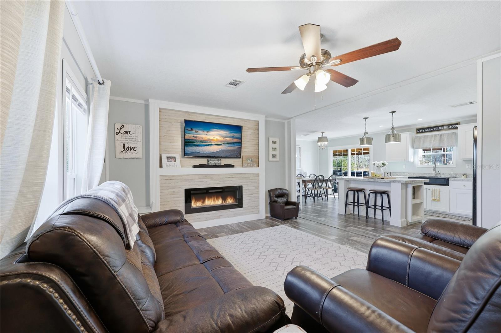 Listing photo id 24 for 3470 71st Avenue