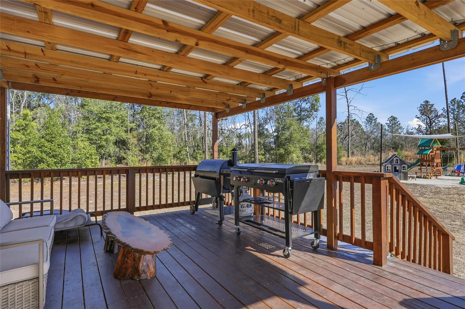 Listing photo id 26 for 3470 71st Avenue