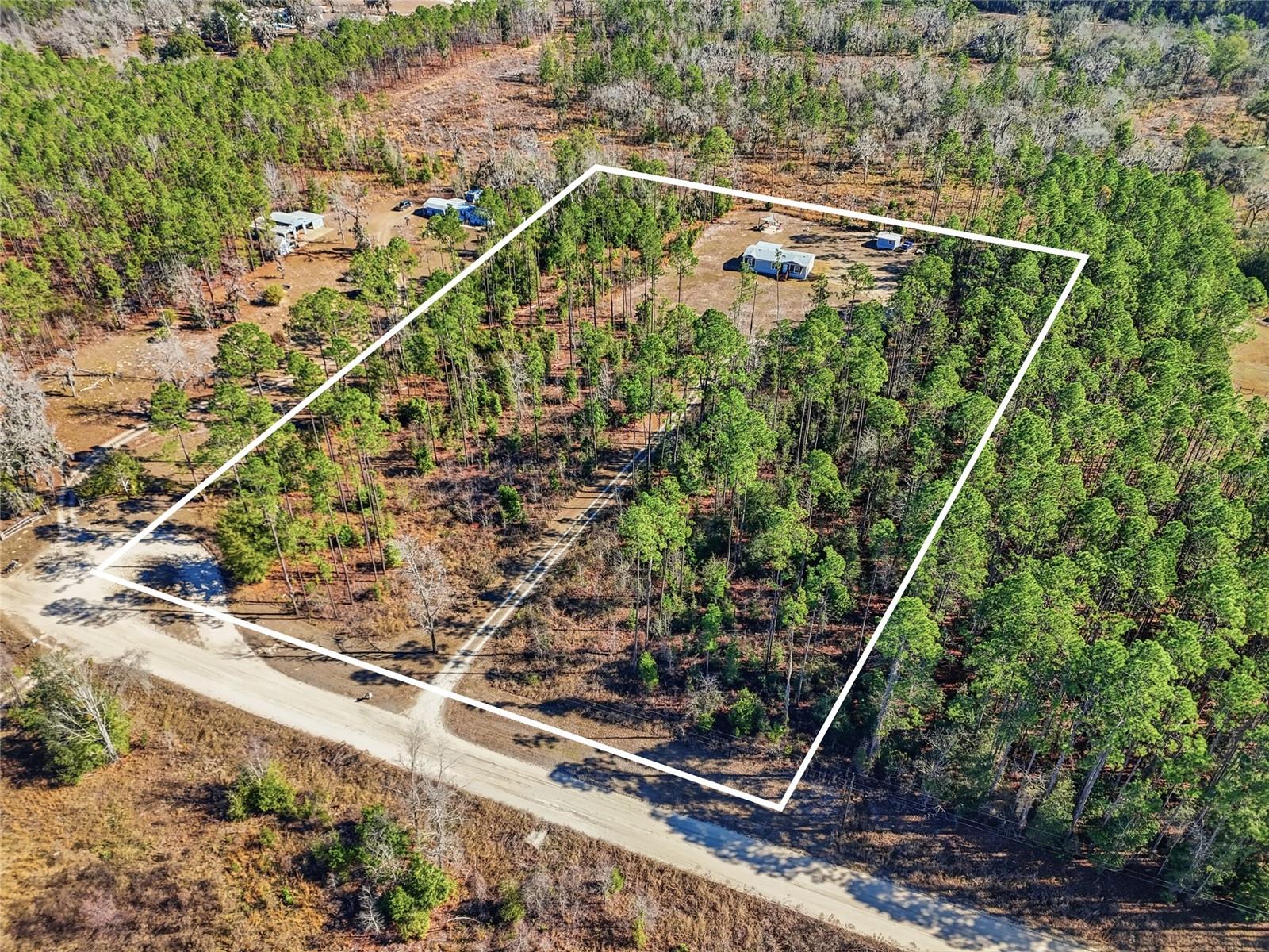 Listing photo id 3 for 3470 71st Avenue