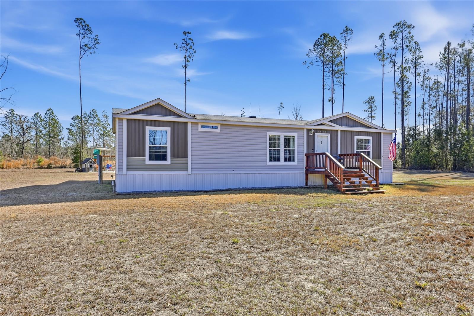 Listing photo id 4 for 3470 71st Avenue