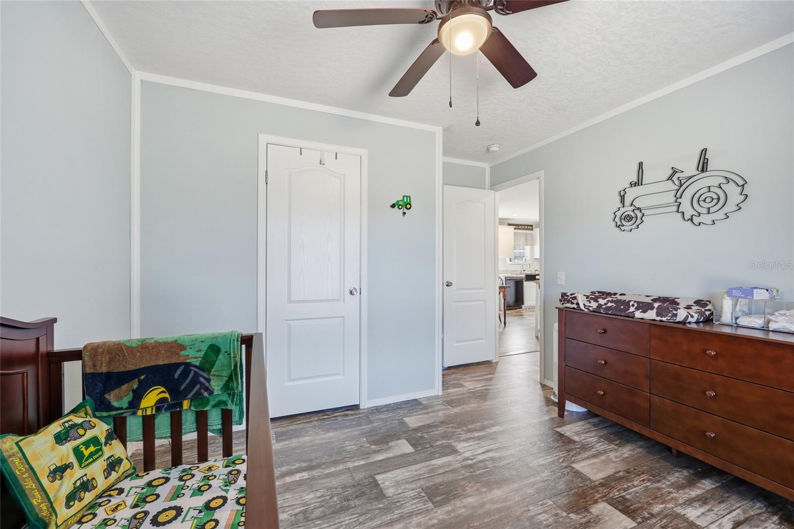 Listing photo id 7 for 3470 71st Avenue