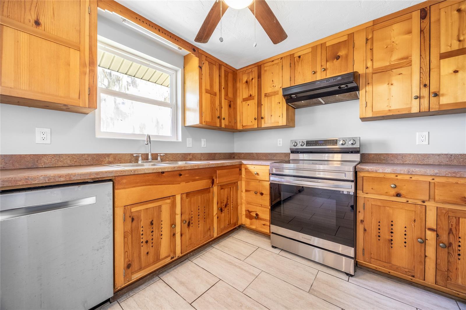 Image 10 of 73 For 16602 124th Avenue