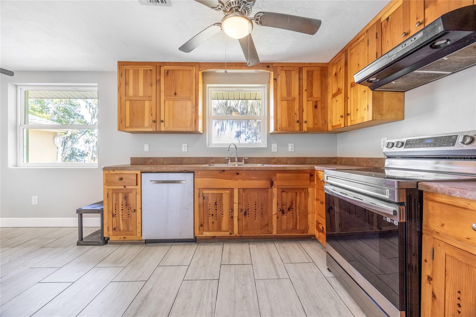 Image 12 of 73 For 16602 124th Avenue