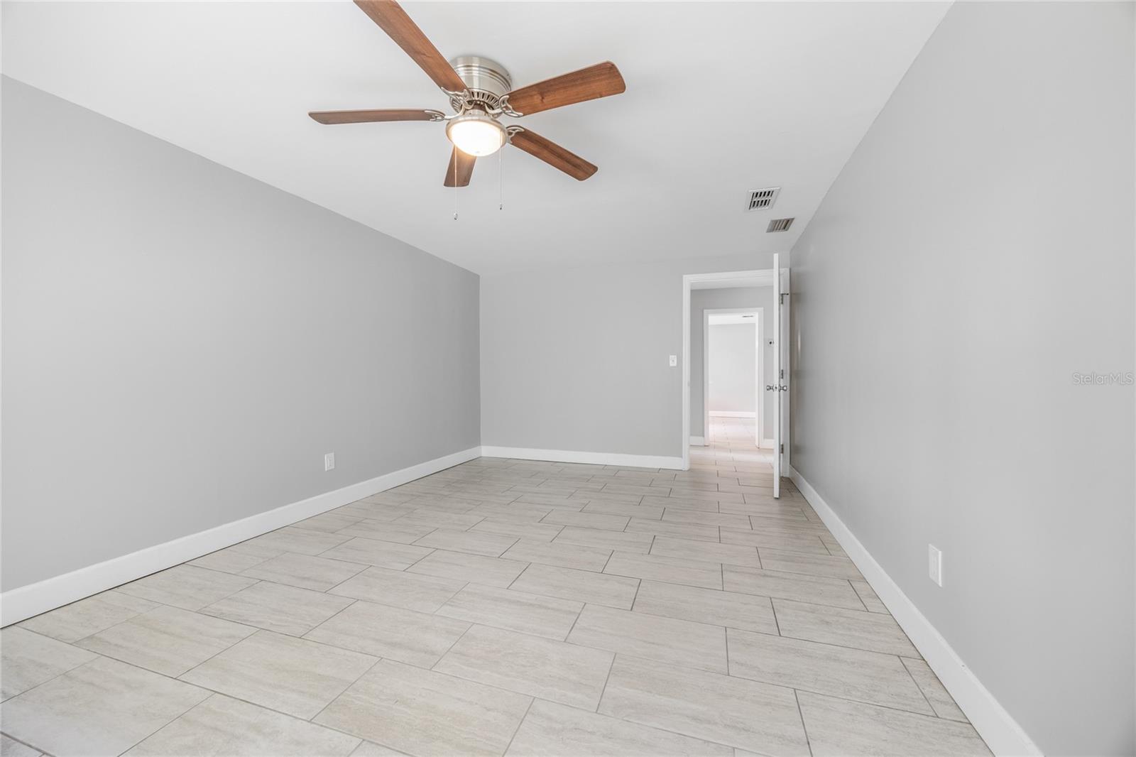 Image 23 of 73 For 16602 124th Avenue