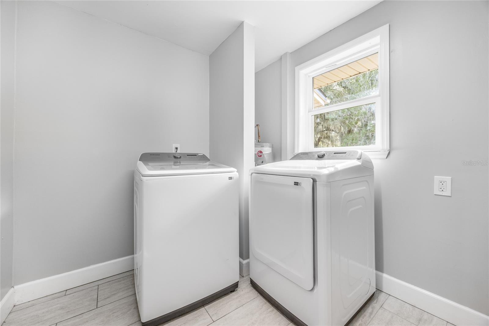 Image 24 of 73 For 16602 124th Avenue