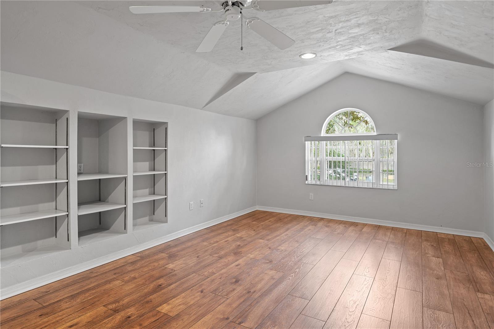 Image 33 of 42 For 5117 78 Place