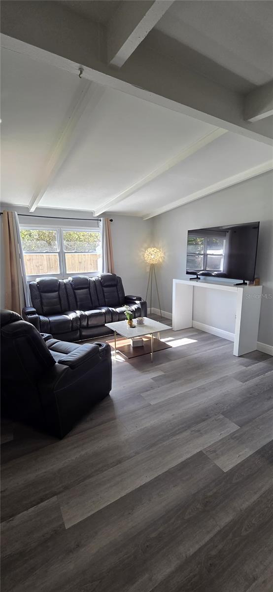 Listing photo id 1 for 2818 12 Street Ne