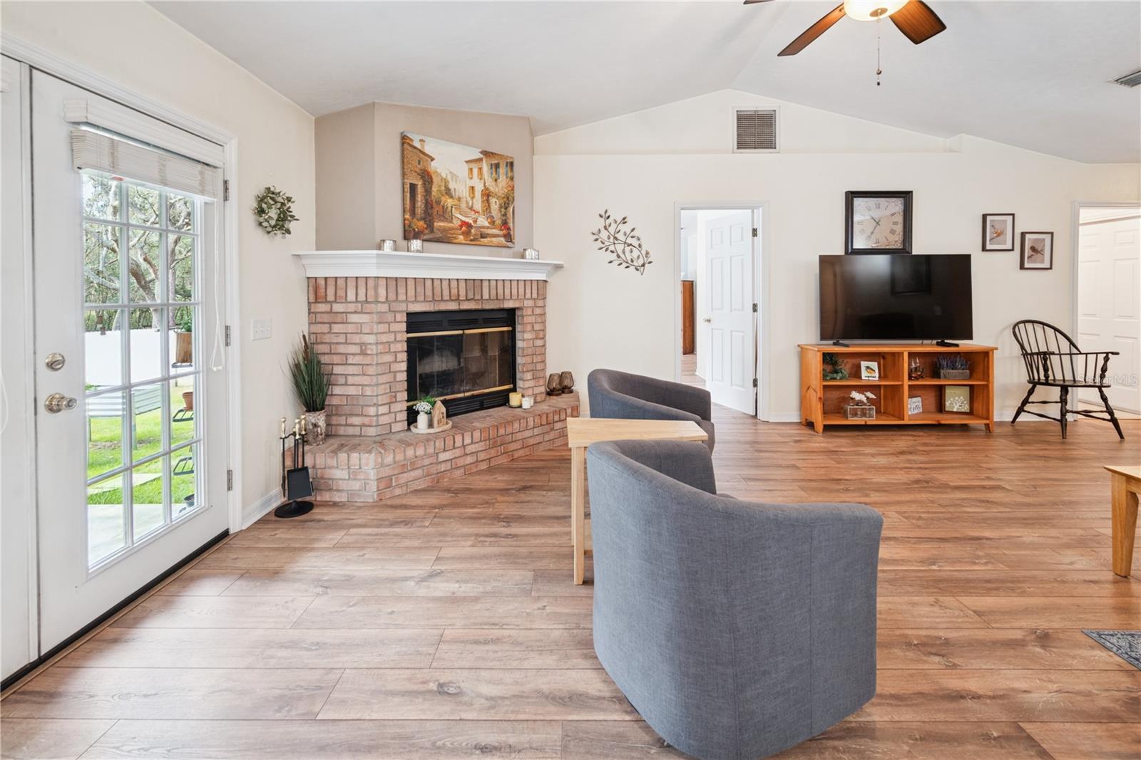 Image 13 of 46 For 6607 Woodland Drive