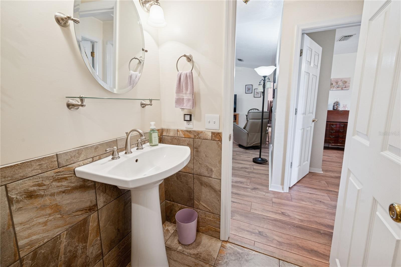 Image 26 of 46 For 6607 Woodland Drive