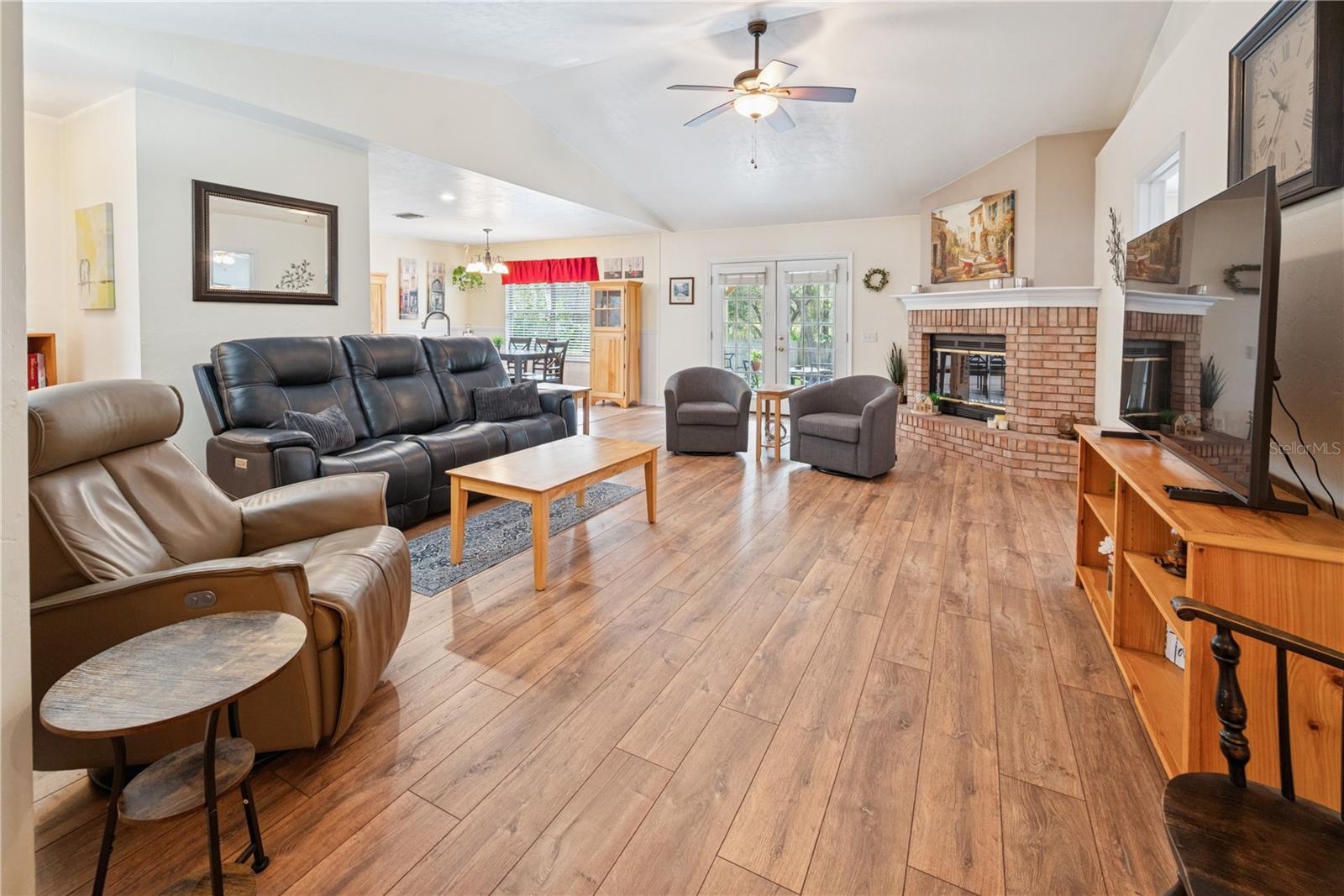 Image 5 of 46 For 6607 Woodland Drive