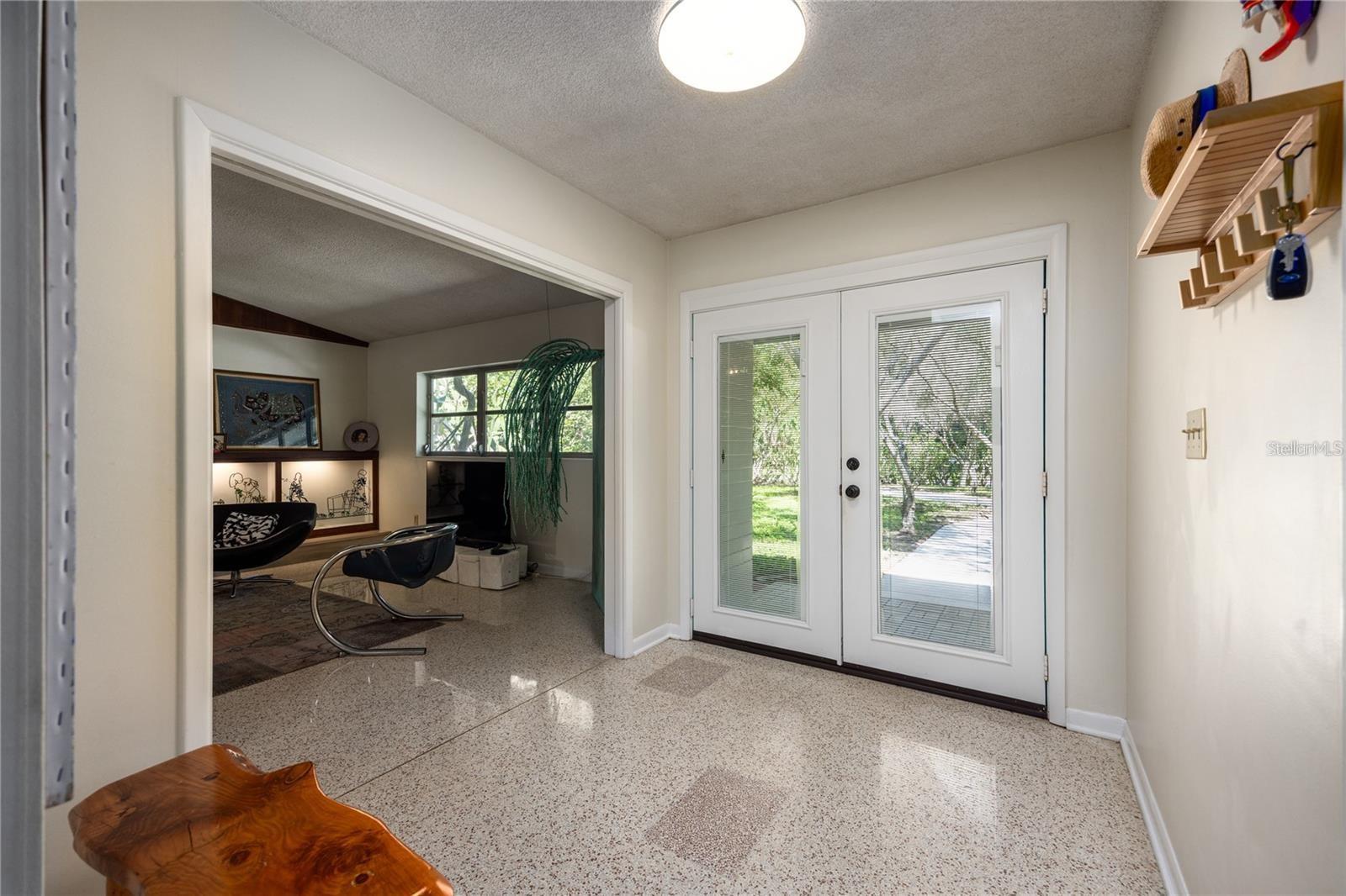 Listing photo id 8 for 415 32nd Street