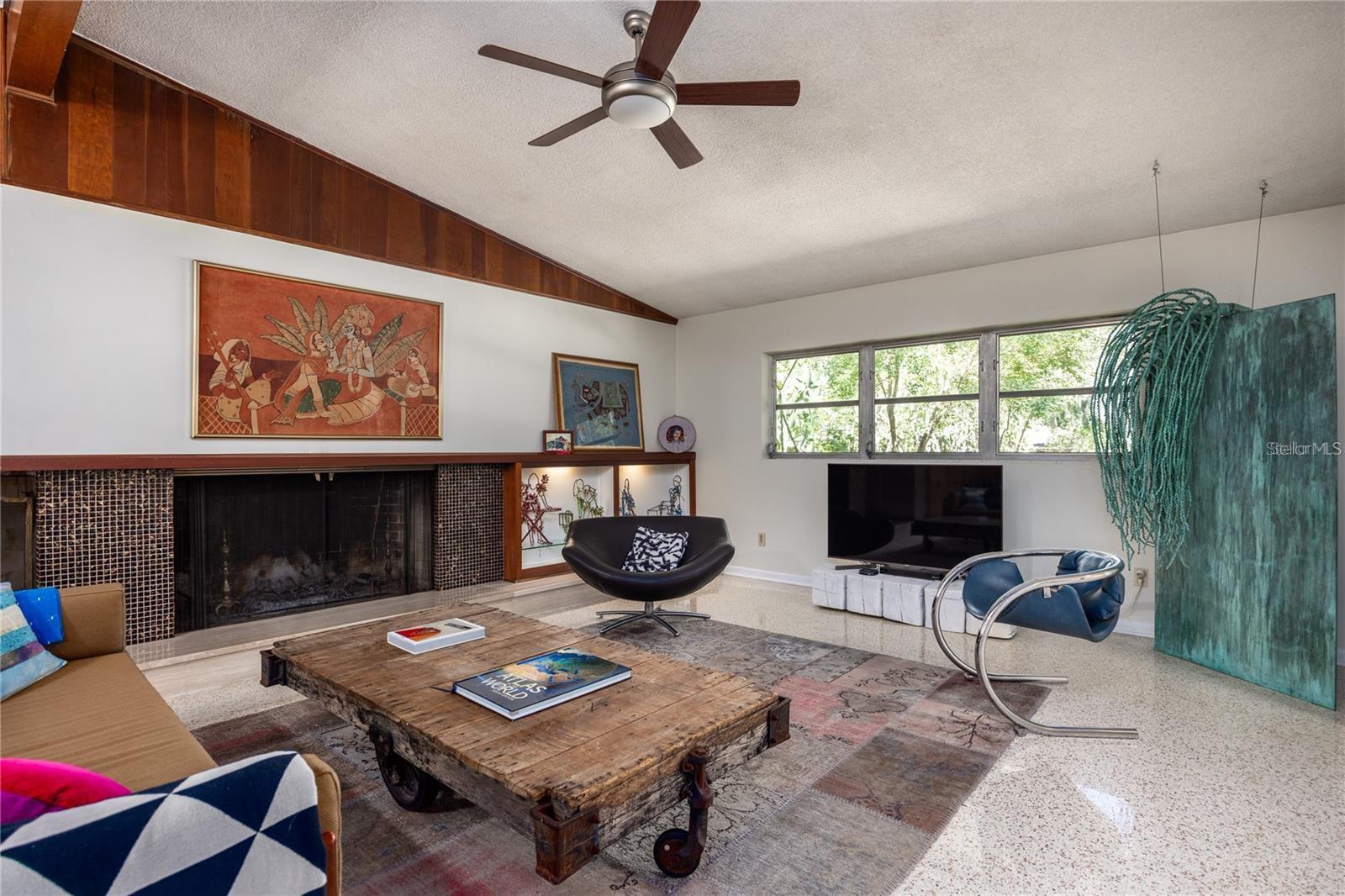 Listing photo id 12 for 415 32nd Street