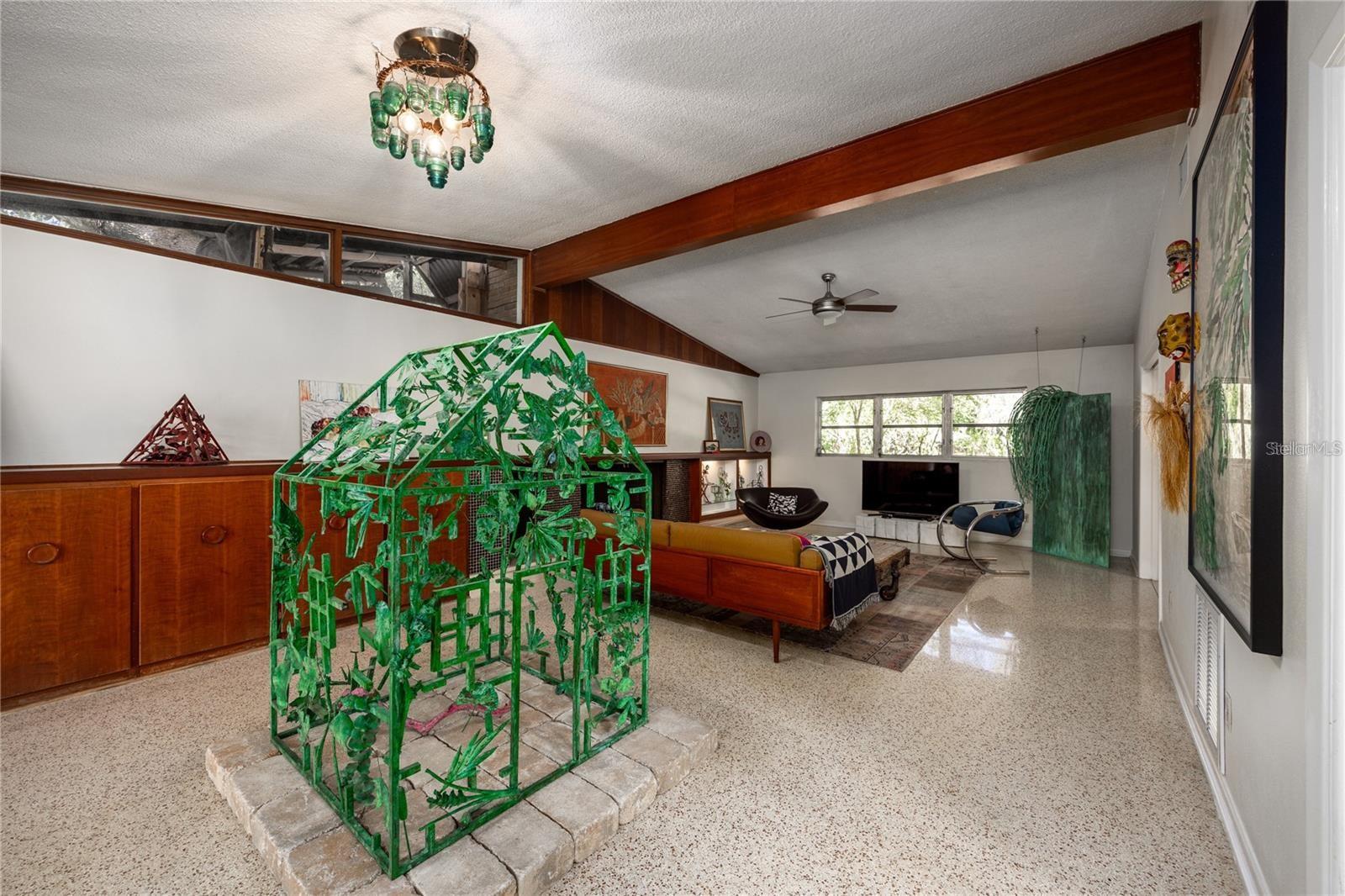 Listing photo id 16 for 415 32nd Street