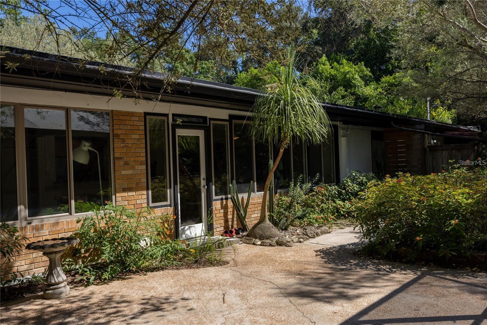 Listing photo id 24 for 415 32nd Street