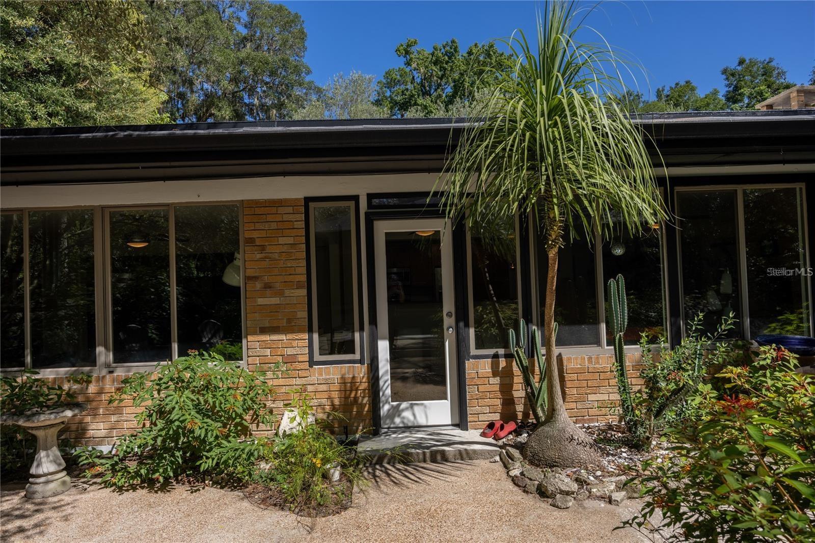 Listing photo id 25 for 415 32nd Street