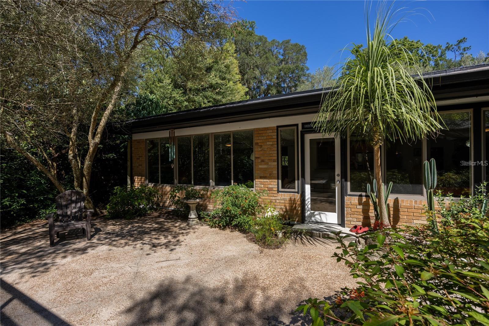 Listing photo id 26 for 415 32nd Street