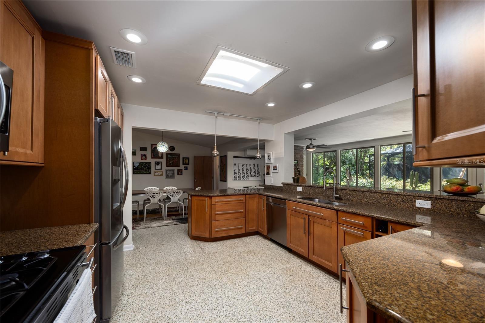 Listing photo id 36 for 415 32nd Street