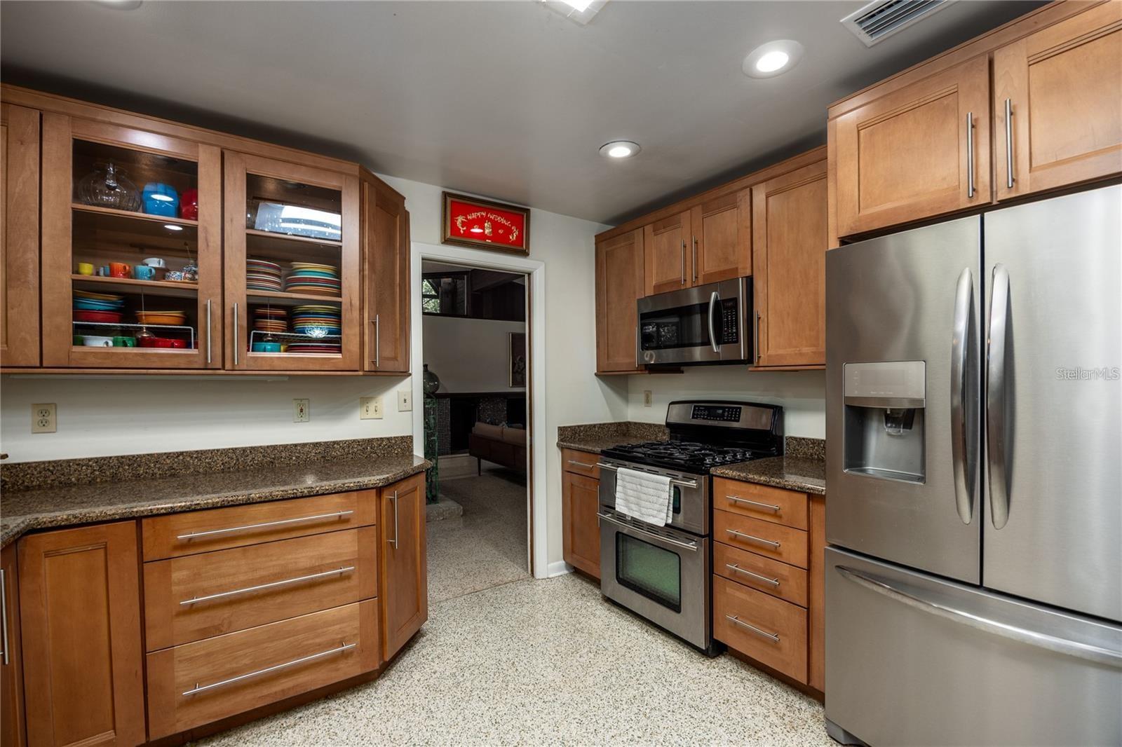 Listing photo id 37 for 415 32nd Street