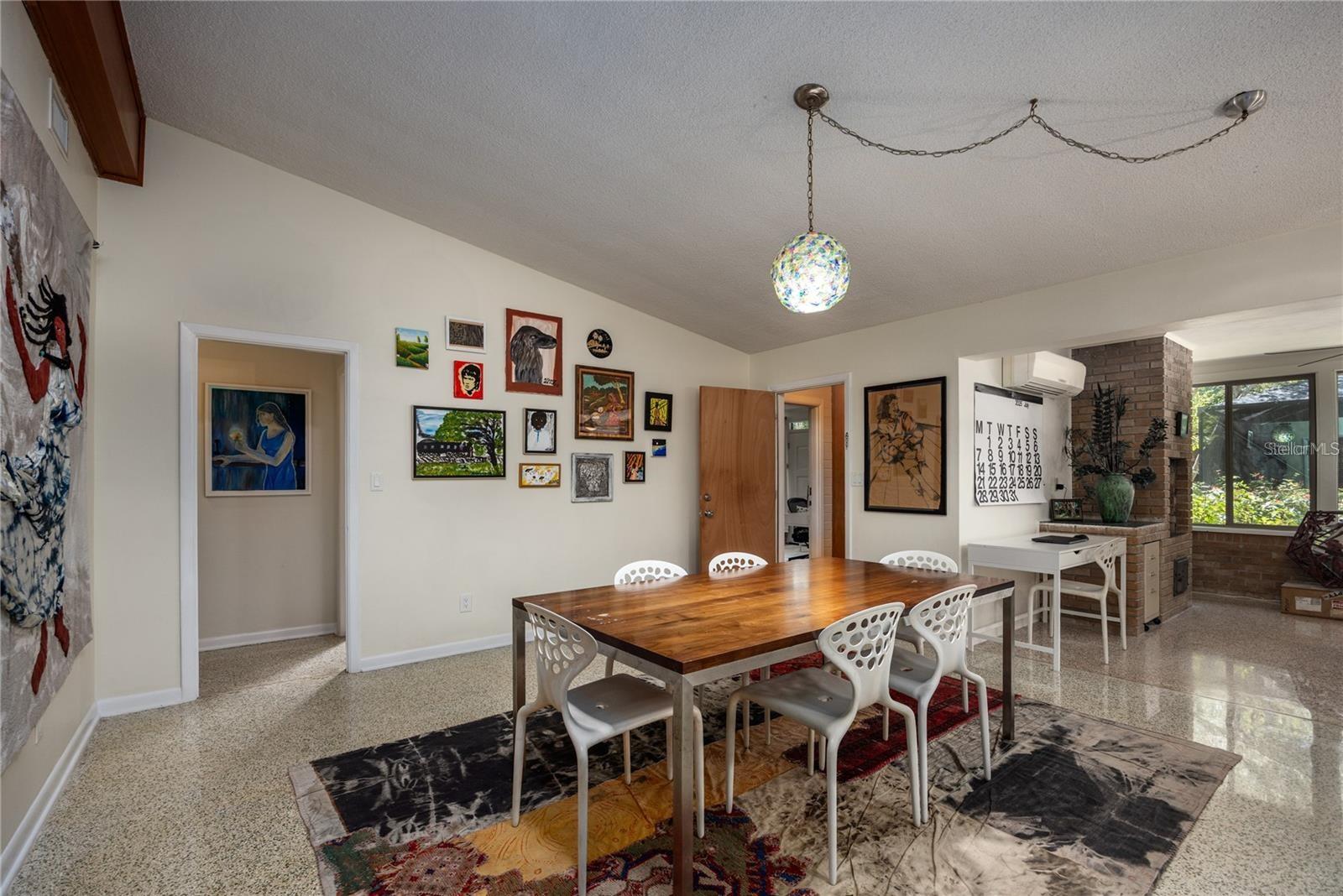 Listing photo id 40 for 415 32nd Street