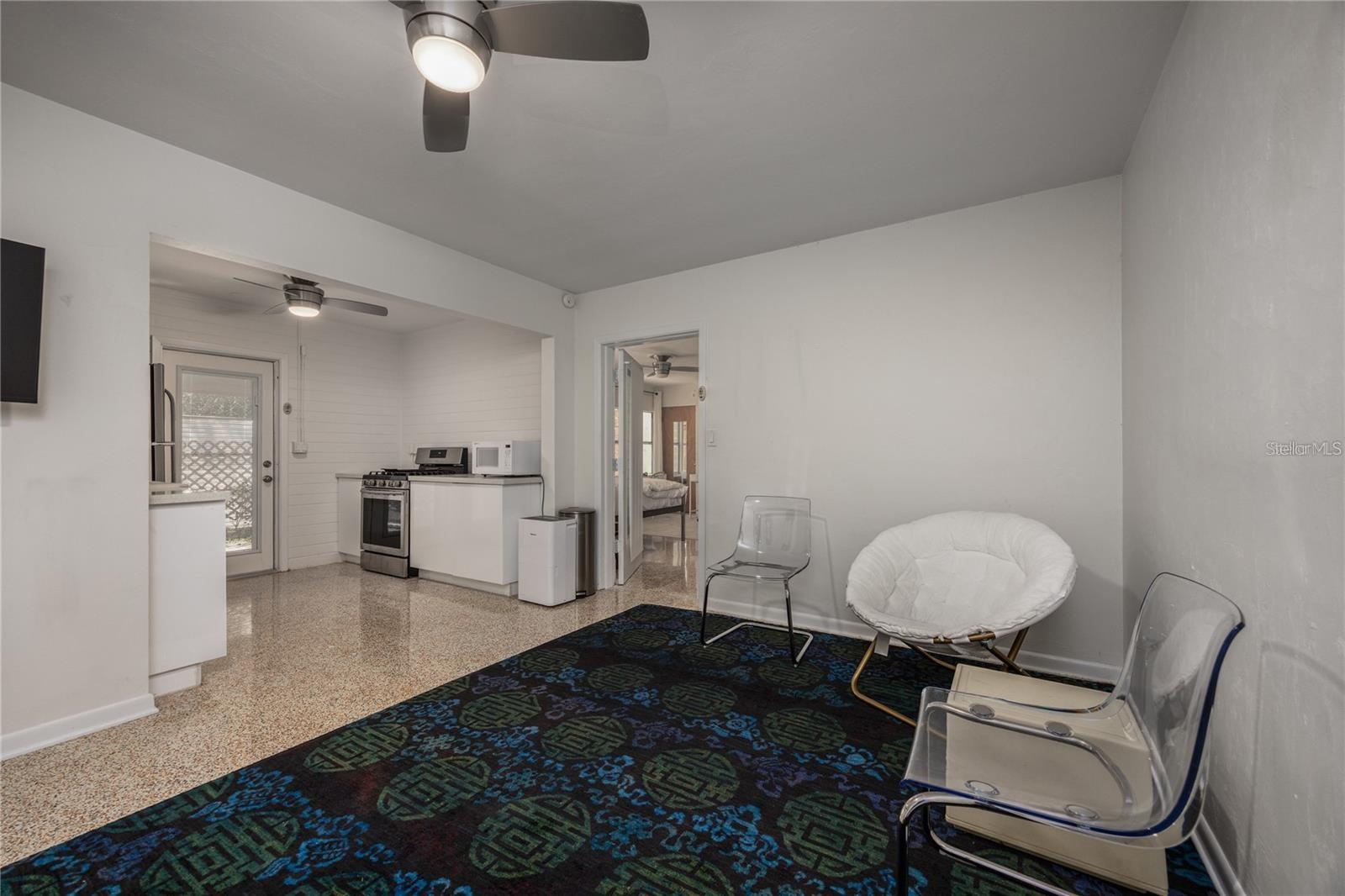 Listing photo id 44 for 415 32nd Street