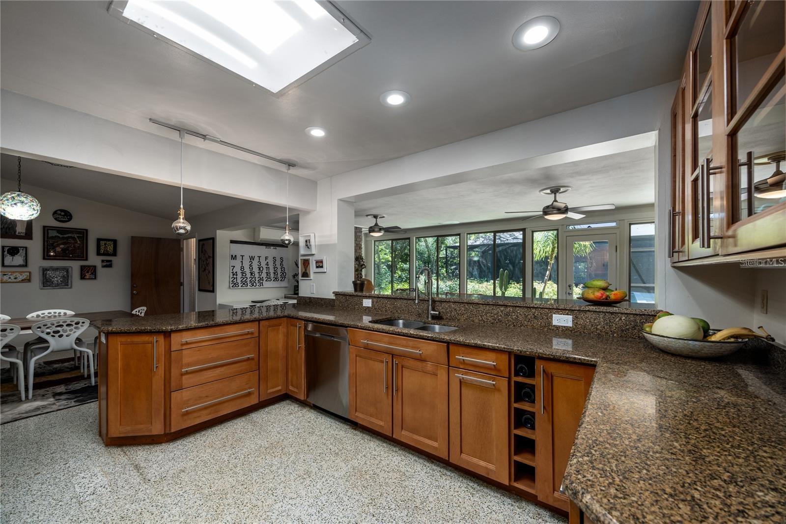 Listing photo id 3 for 415 32nd Street